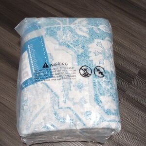 Blue And White Area Rug Size 6' x 9'